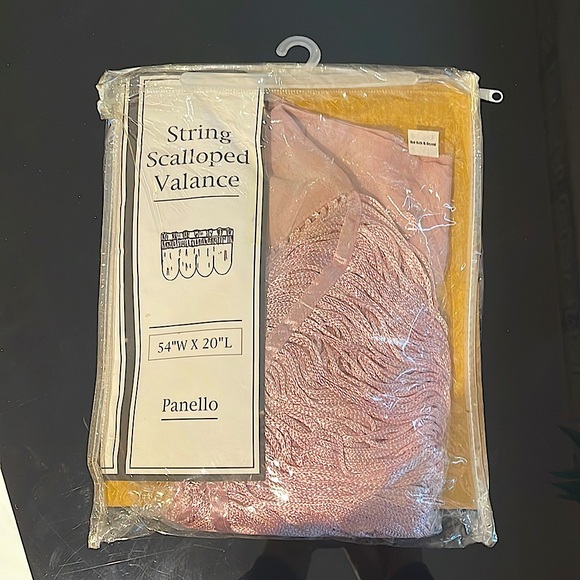 Window Treatment - Picture 2 of 4